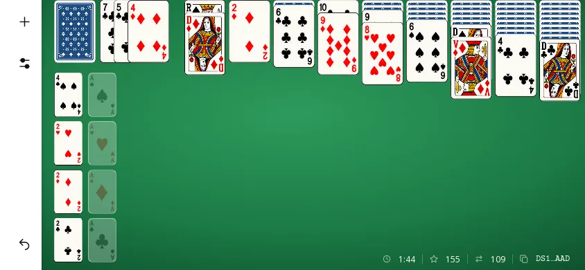 Partie de Double Solitaire en pioche 3 sur téléphone : la défausse étale ses trois dernières cartes, 10 cartes sont montées sur les fondations, score 155.